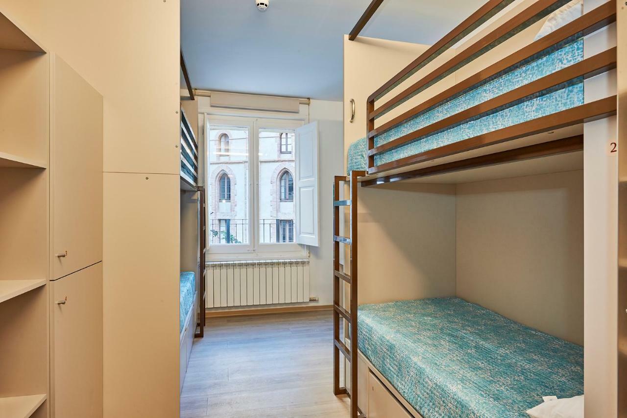 Alberg Abat Oliba Monistrol de Montserrat Exterior foto Hostel room in Rome, Italy